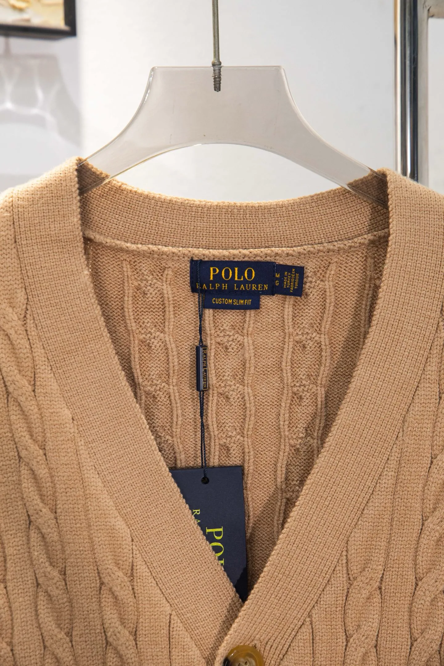 P210 model number: Y198 Ralph Lauren men's cardigan jacket men's hemp flower cardigan. The version is really good-looking. It can be worn alone or as a jacket to be worn inside or outside. The upper body shows personal fashion charm. Four colors are available. Same style for men and women. A must-see item for new summer products. Hang tag. Hanging beads. Washable packaging bag. Full set of accessories. Very good appearance. Super exquisite workmanship. Size: S-XL